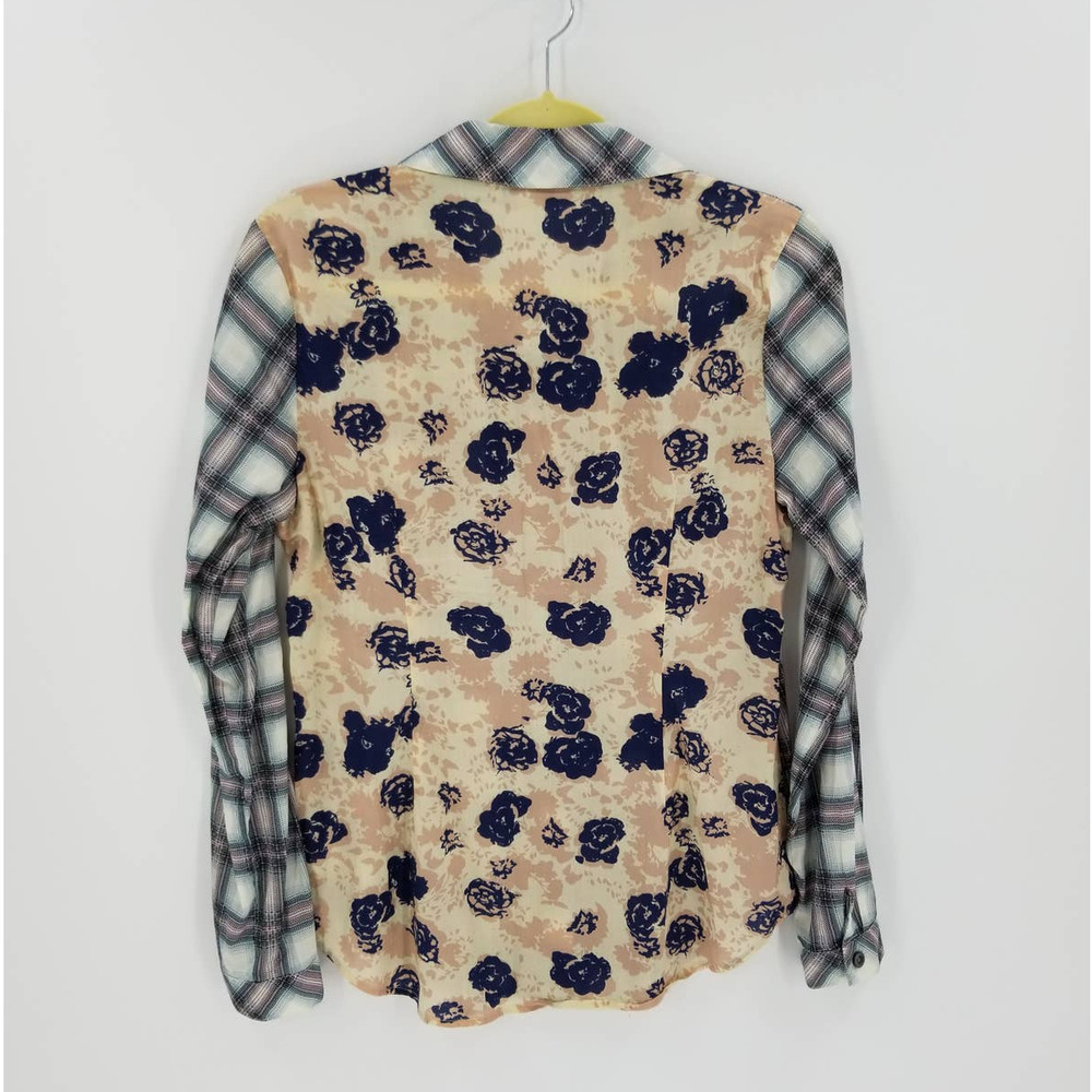 Cabi Shirt Size S Button Down Collared Festival Mixed Media Print Plaid Top Gray - Picture 4 of 8